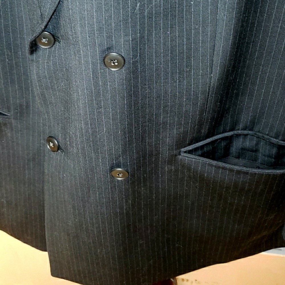Mens pinstripe suit - Picture 9 of 12